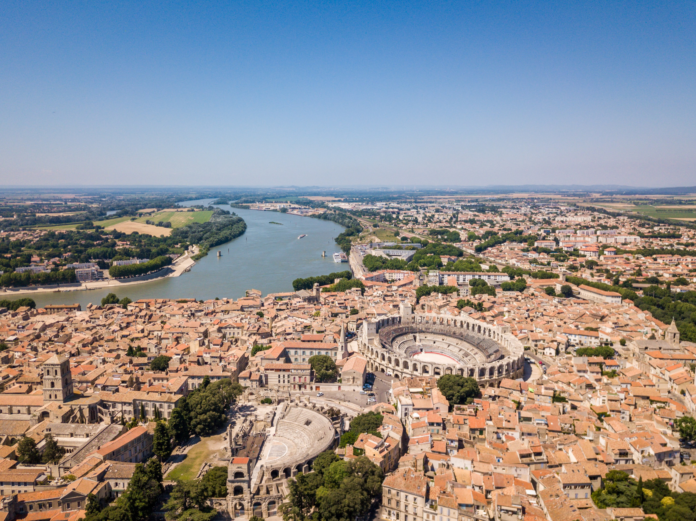 Vogelperspektive auf Arles; Detektei Arles Frankreich, Detektiv Arles Frankreich, Privatdetektiv Arles Frankreich, Privatermittler Arles Frankreich
